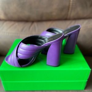 Gucci leather crisscross strap slides